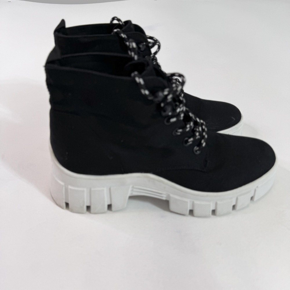 Guess Shoes Womens‎ Size 10 Black White Chunky Platform Boots Lace Up Fashion